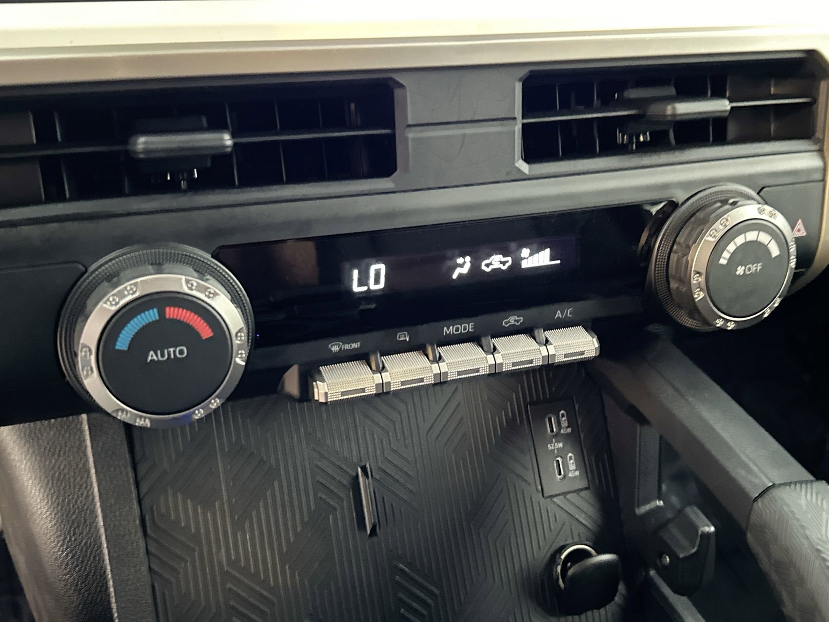 Used 2024 Toyota Tacoma TRD Off-Road image 18
