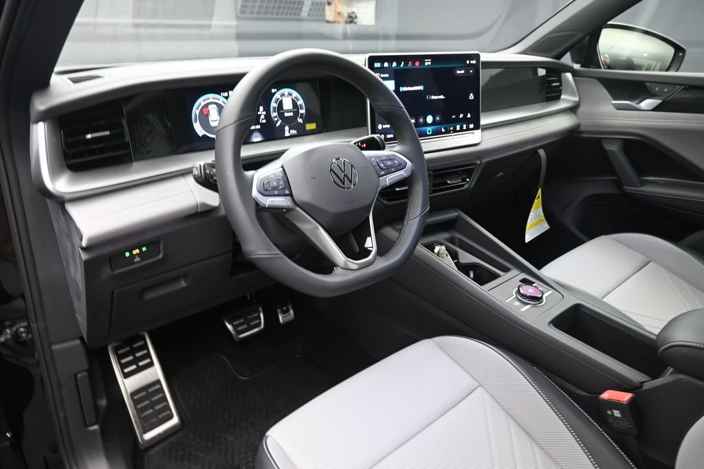 New 2026 Volkswagen Tiguan SE R-Line FWD image 17