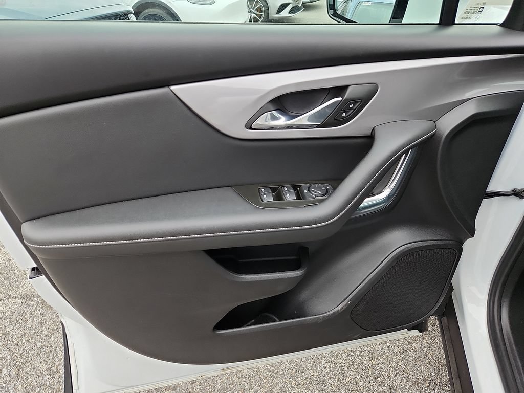 Used 2025 Chevrolet Blazer LT AWD/4WD image 12