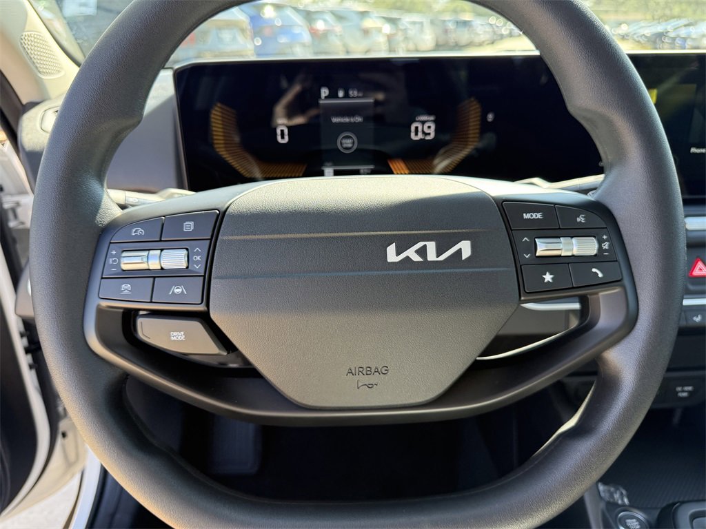 New 2025 Kia K4 LXS image 27
