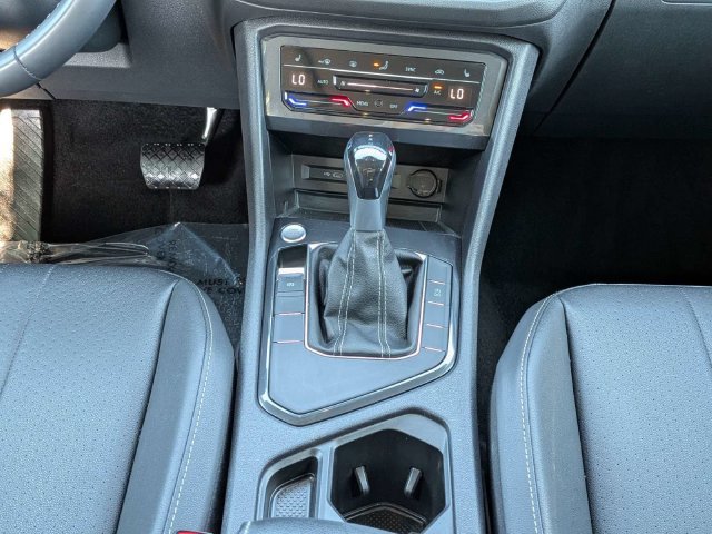 Certified 2023 Volkswagen Tiguan SE w/ Panoramic Sunroof Package FWD image 19