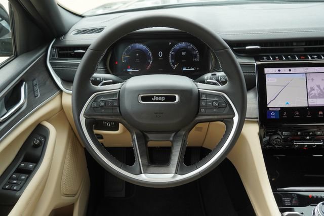 New 2025 Jeep Grand Cherokee L Limited w/ Luxury Tech Group II AWD/4WD image 17