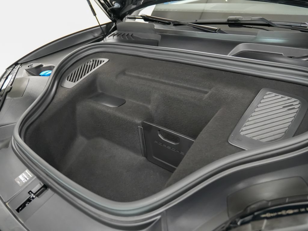 Certified 2025 Porsche Macan Electric RWD image 15