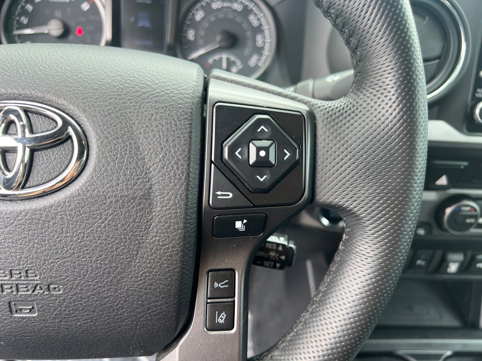 Used 2021 Toyota Tacoma TRD Off-Road w/ TRD Premium Off Road Package AWD/4WD image 17