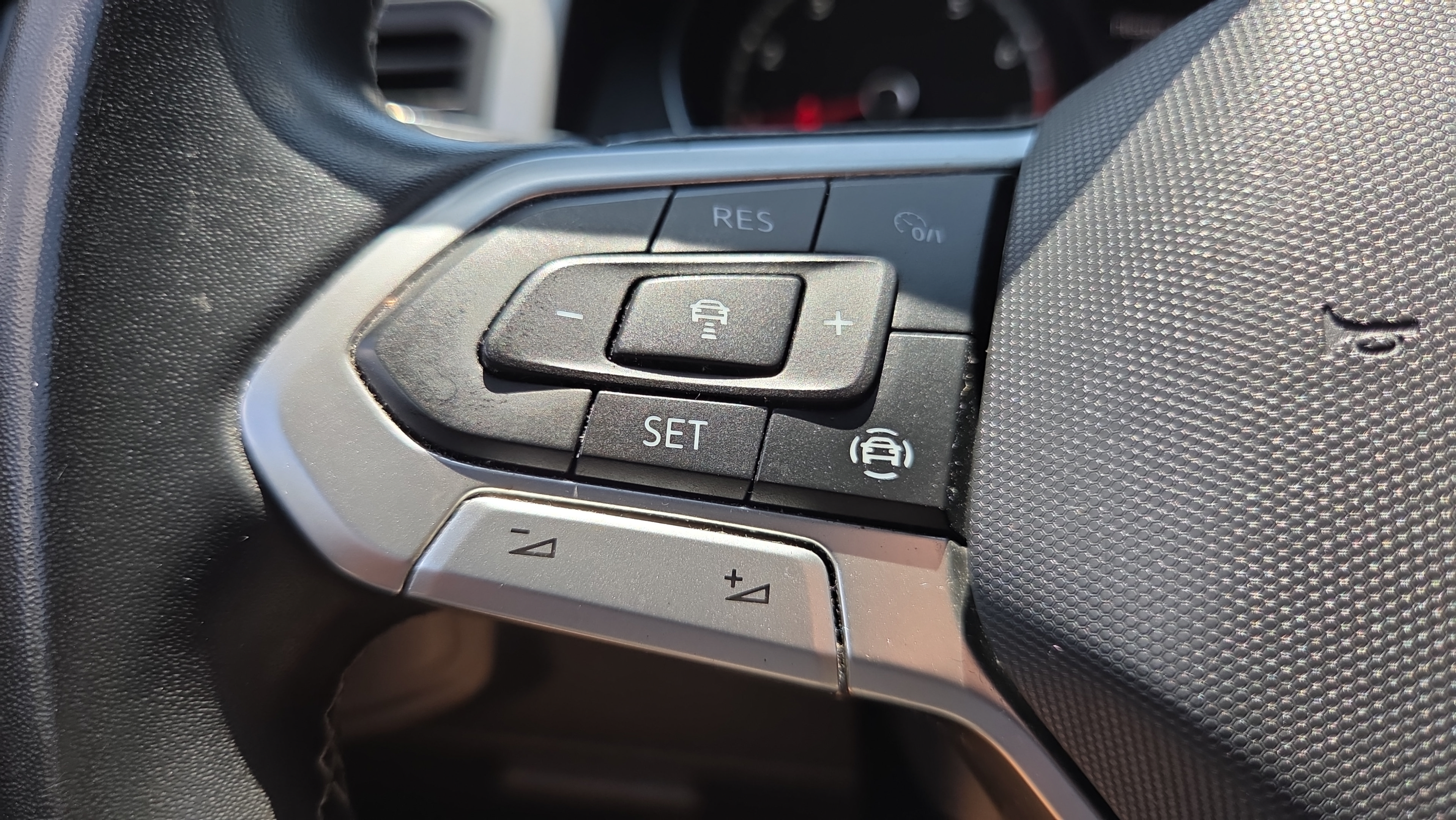 Used 2021 Volkswagen Atlas Cross Sport SE w/ Panoramic Sunroof Package FWD image 27