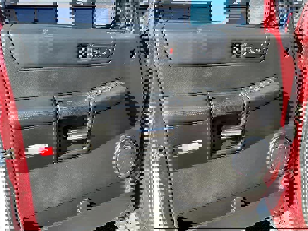 Used 2005 HUMMER H2 SUT w/ Preferred Equipment Group image 10