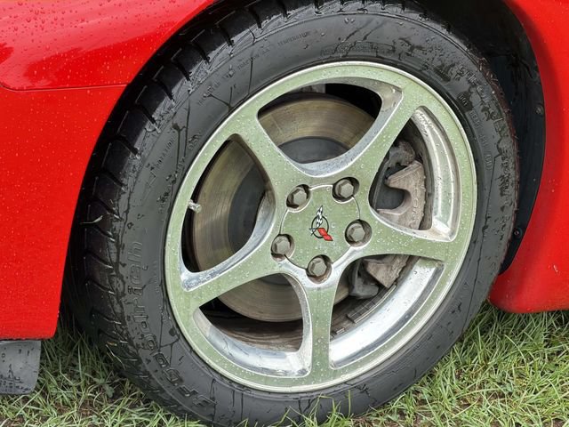 Used 2001 Chevrolet Corvette Coupe RWD image 13