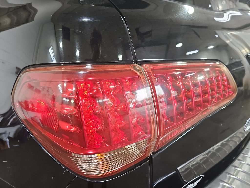Used 2012 INFINITI QX56 4WD w/ Deluxe Touring Pkg image 41