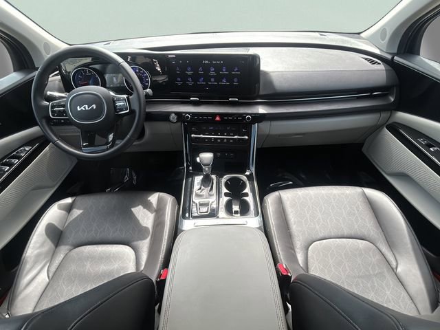 Used 2024 Kia Carnival EX image 33