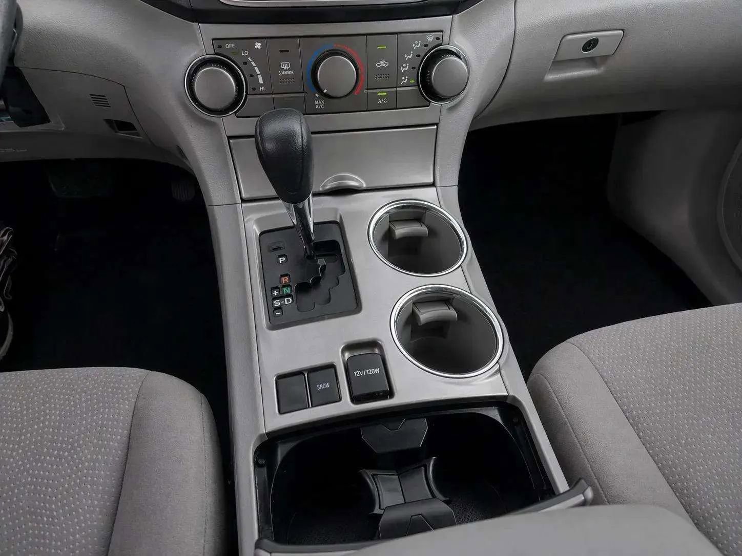 Used 2013 Toyota Highlander FWD w/ Cold Weather Pkg image 16