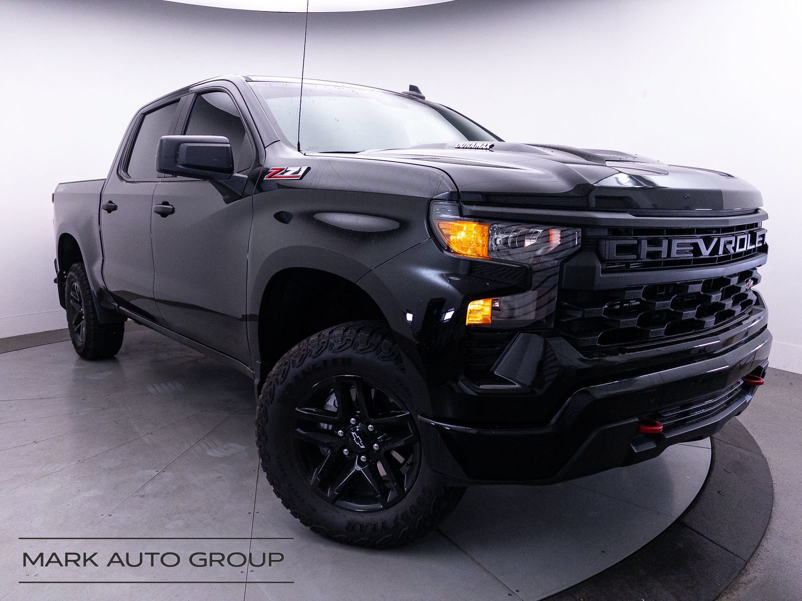Used 2024 Chevrolet Silverado 1500 Custom Trail Boss AWD/4WD image 1