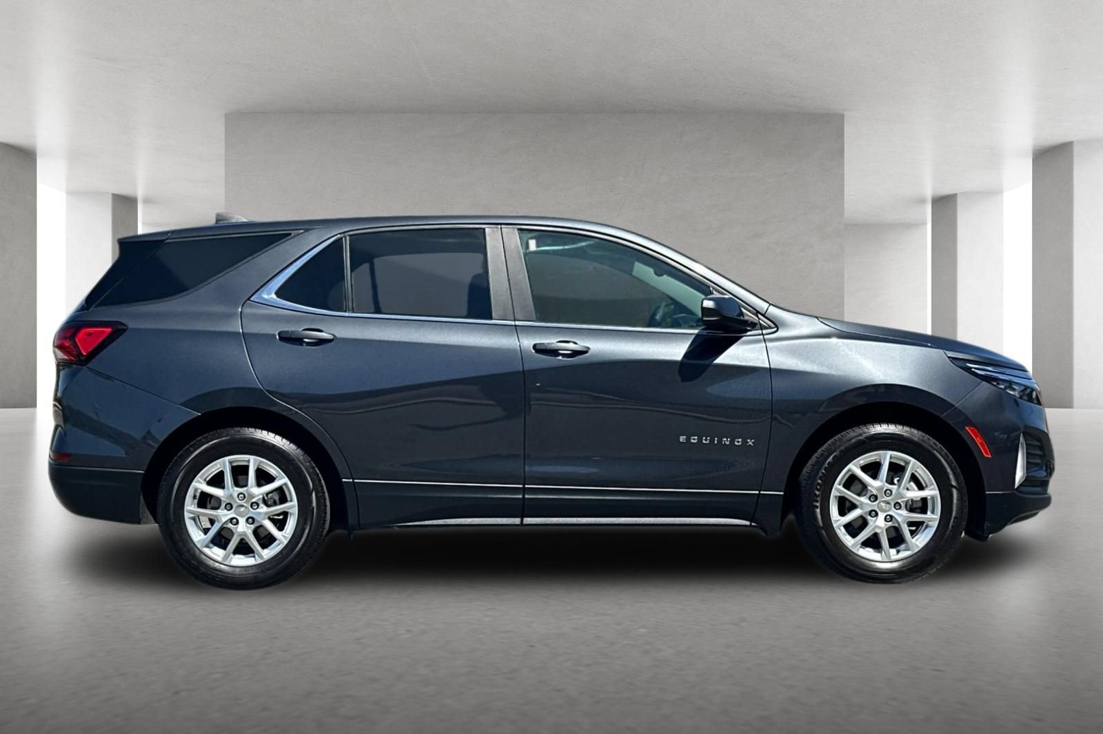 Used 2023 Chevrolet Equinox LT FWD image 3