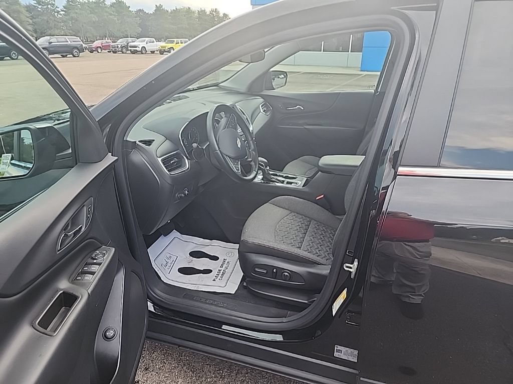 Used 2023 Chevrolet Equinox LT AWD/4WD image 12
