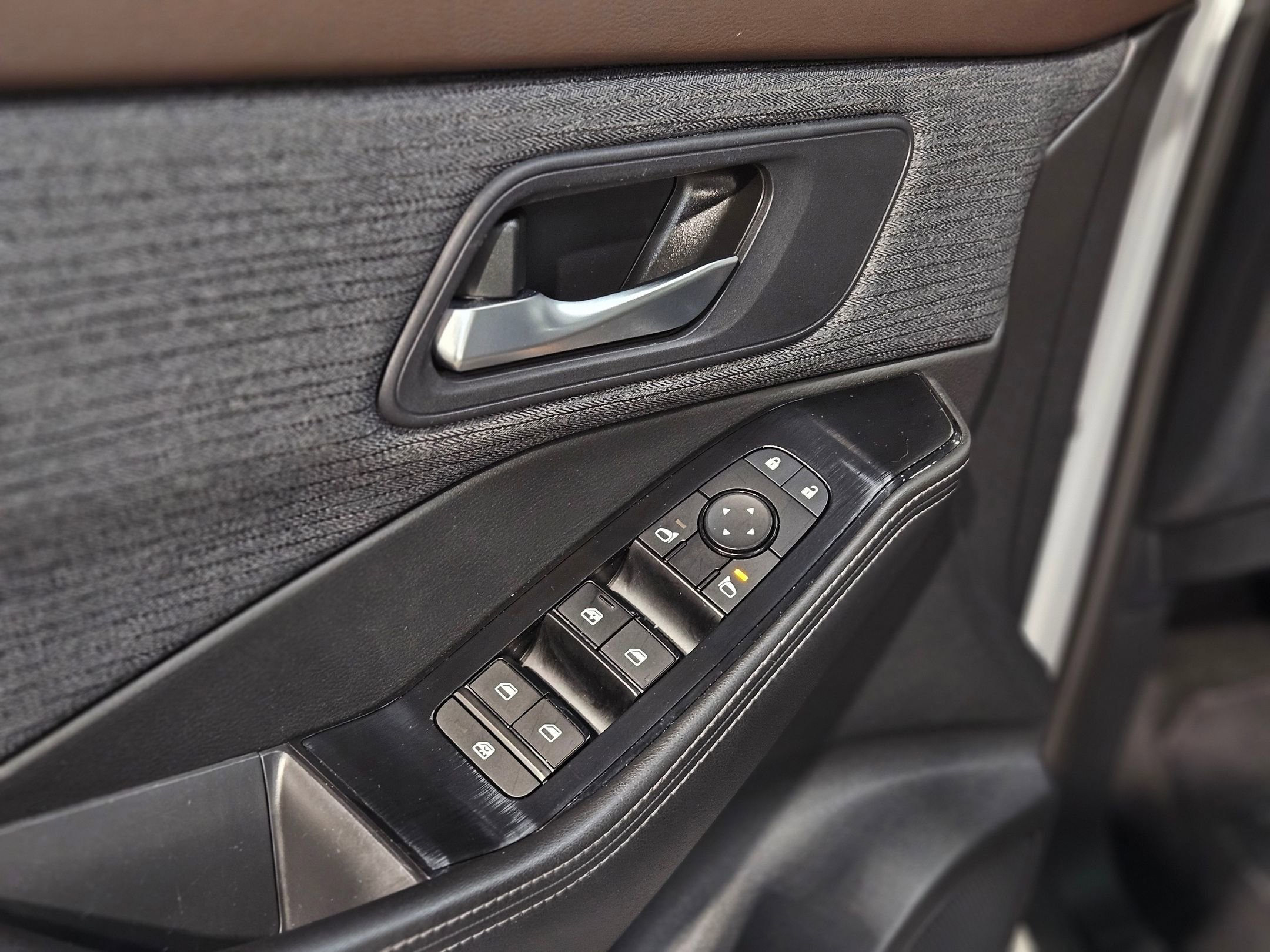 Used 2023 Nissan Rogue SV image 21