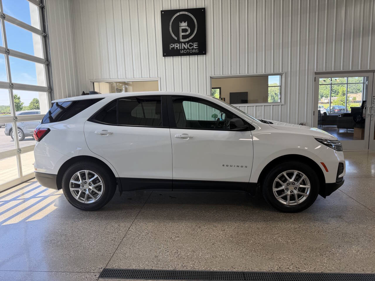Used 2022 Chevrolet Equinox LS w/ LS Convenience Package AWD/4WD image 6