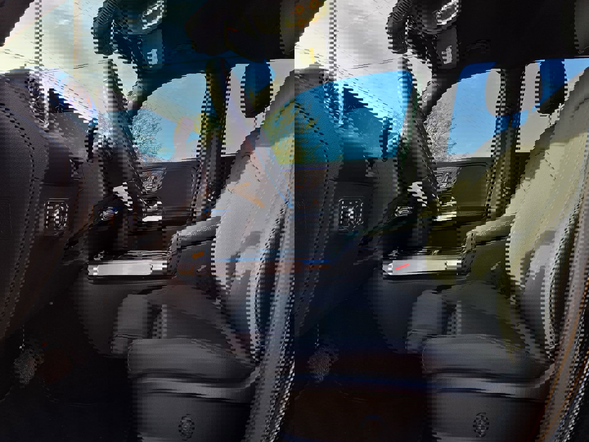 New 2025 Mercedes-Benz GLB 250 image 16