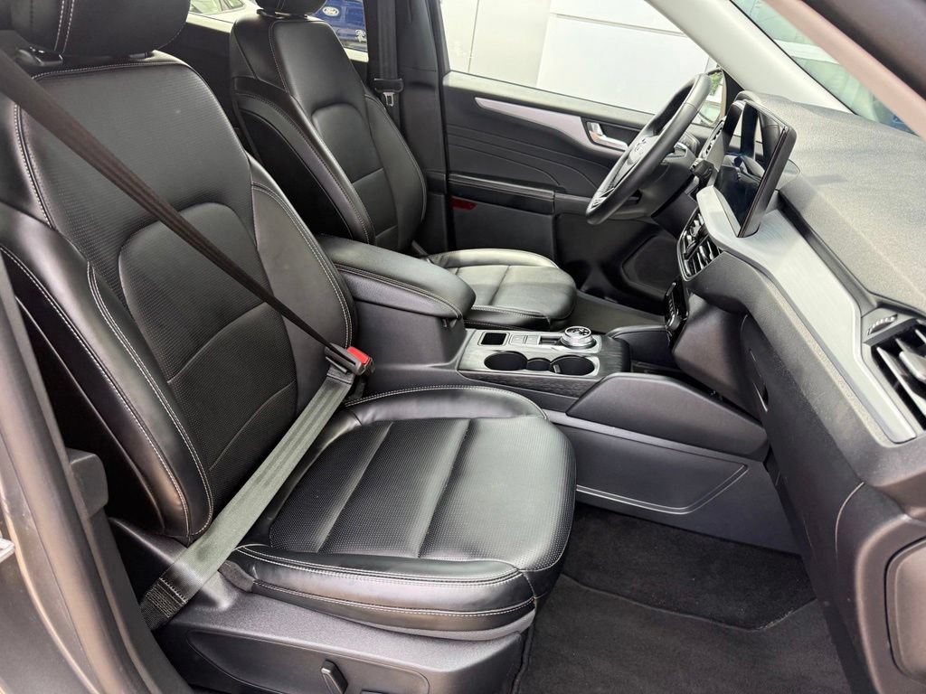 Used 2025 Ford Escape Platinum AWD/4WD image 24