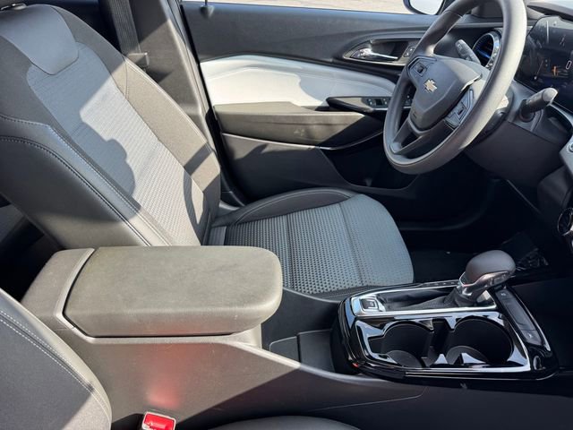 Used 2025 Chevrolet Trax LT image 6