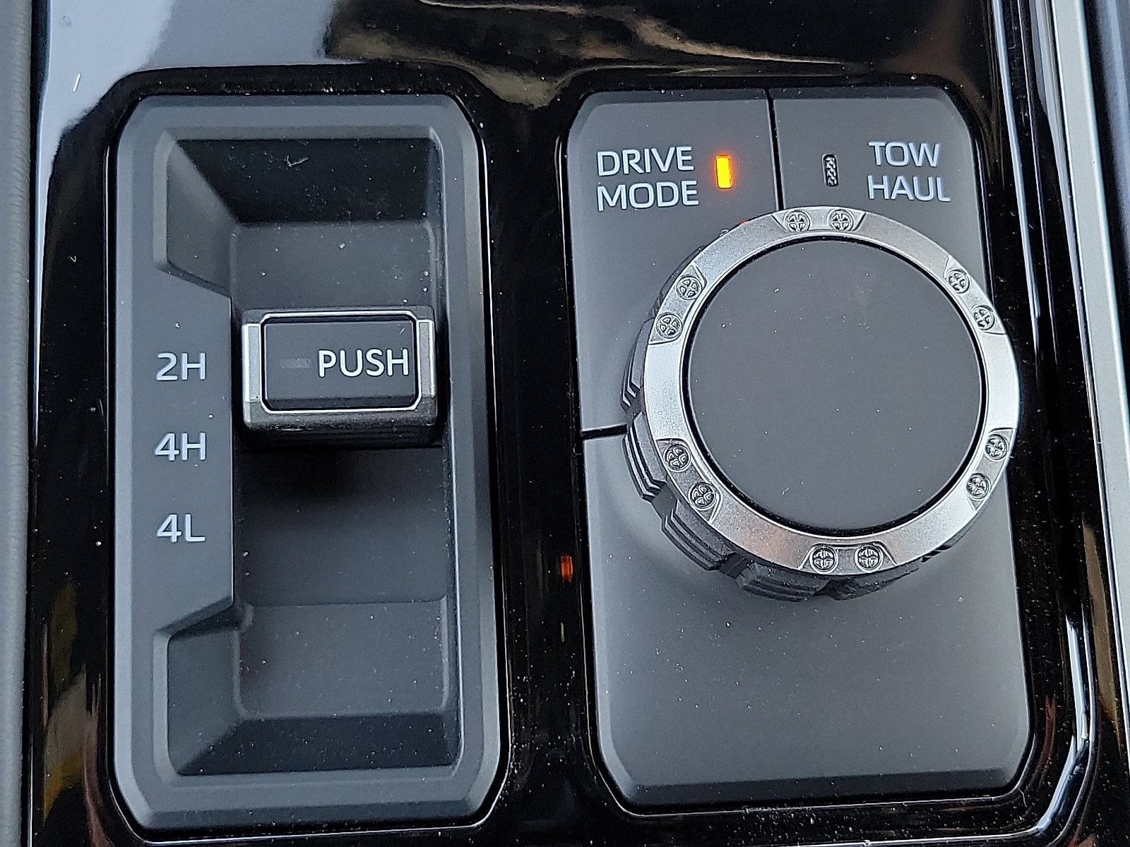 New 2025 Toyota Tundra Platinum w/ Tow Tech Package AWD/4WD image 16