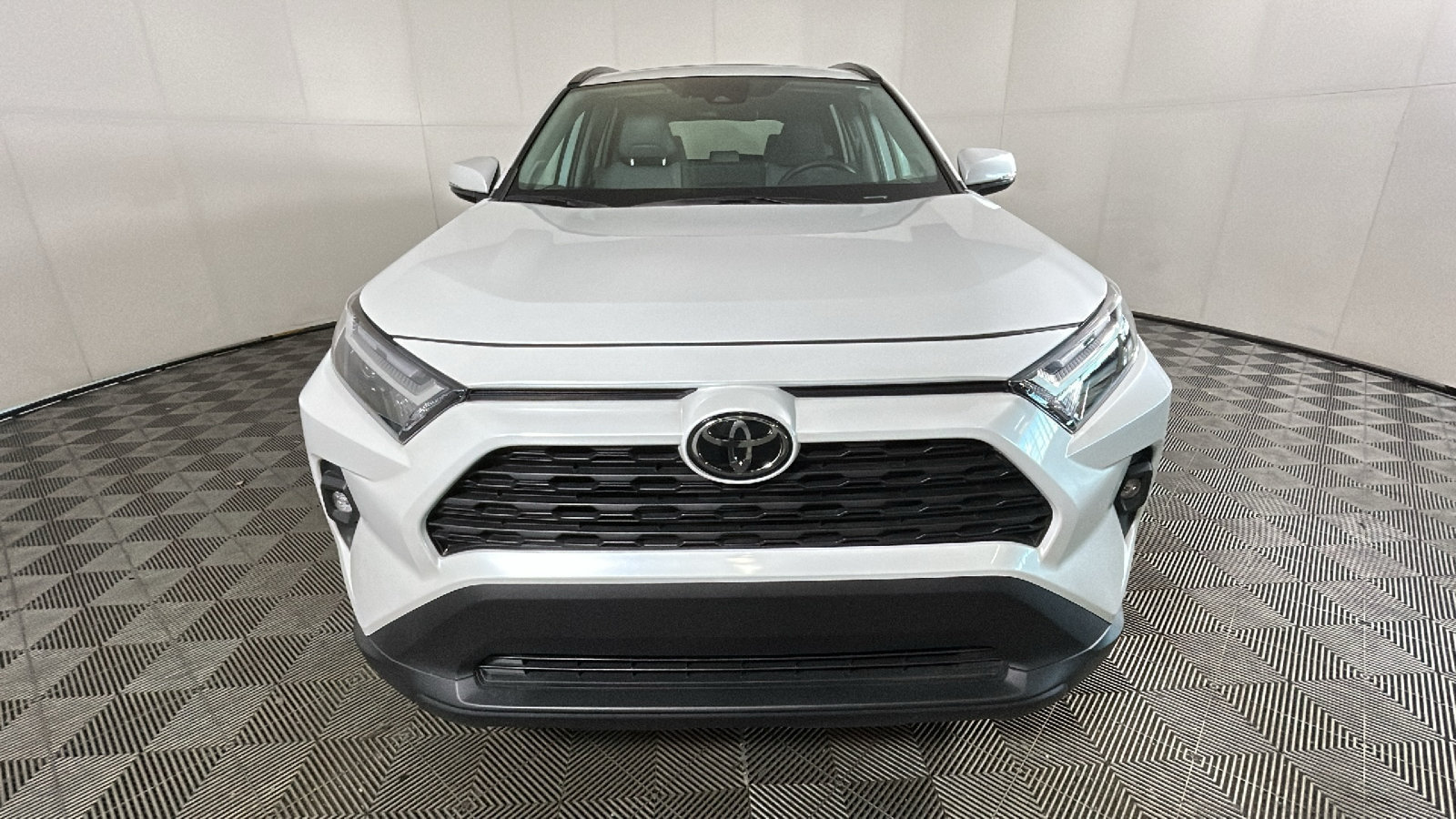 Used 2025 Toyota RAV4 XLE Premium w/ Weather Package AWD/4WD image 9