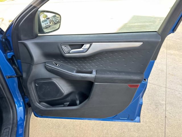 Used 2020 Ford Escape SE image 14