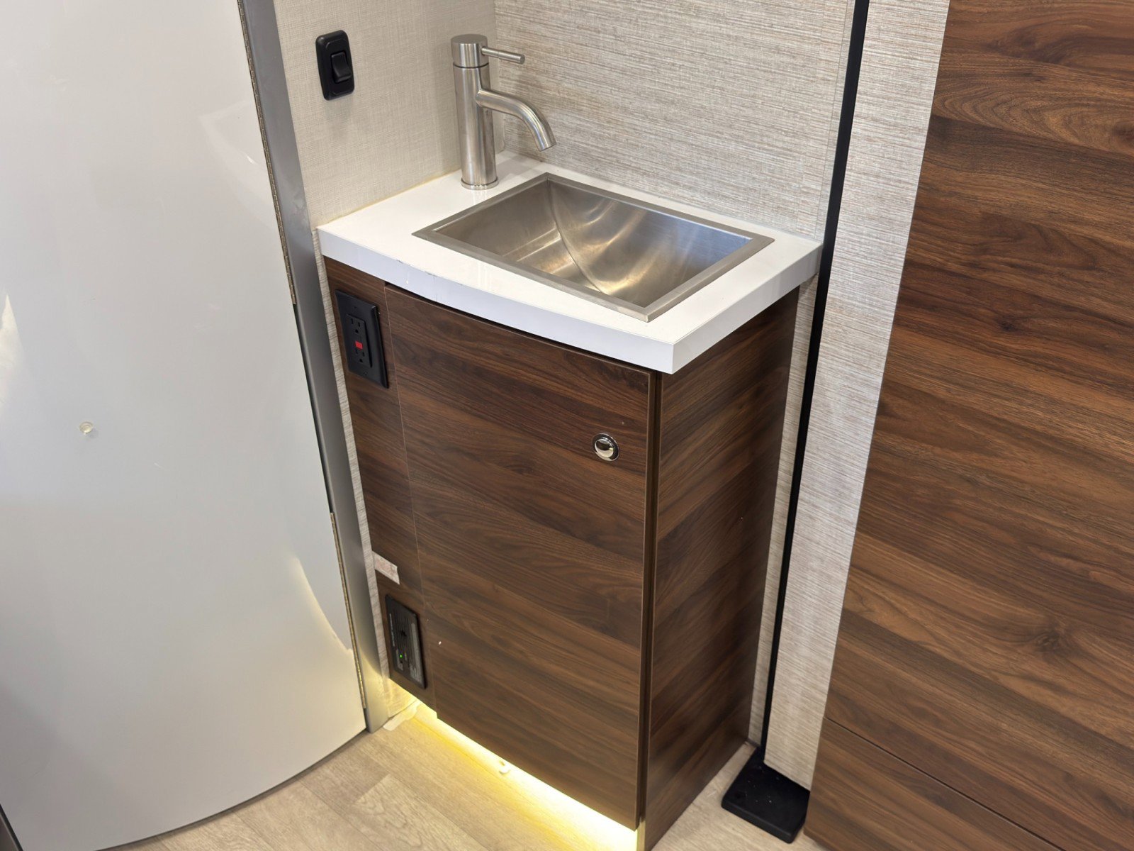 Used 2021 Mercedes-Benz Sprinter 3500 w/ Acoustic Package image 66