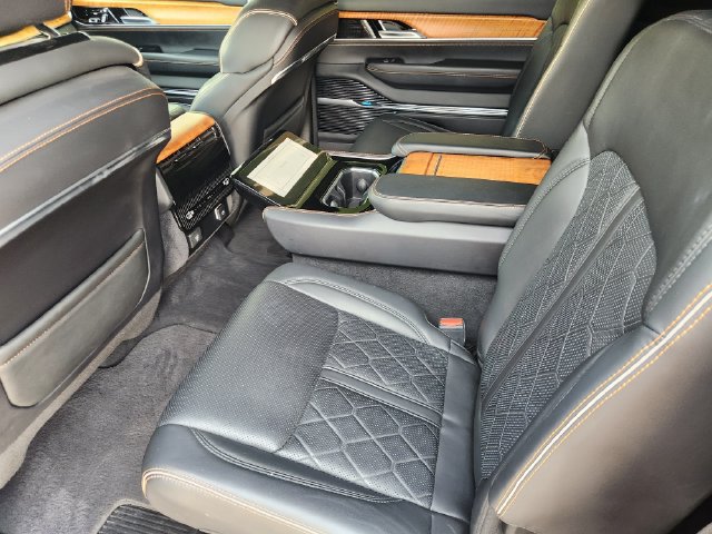 Used 2022 Jeep Grand Wagoneer Series III AWD/4WD image 32