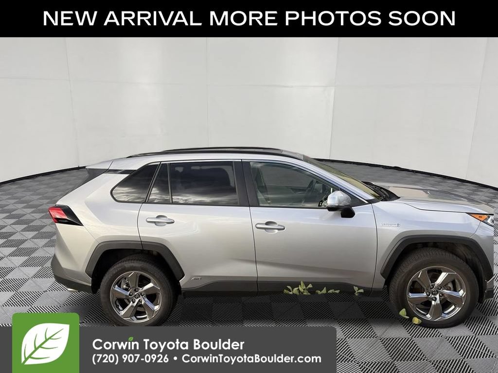 Used 2021 Toyota RAV4 XLE Premium AWD/4WD image 9