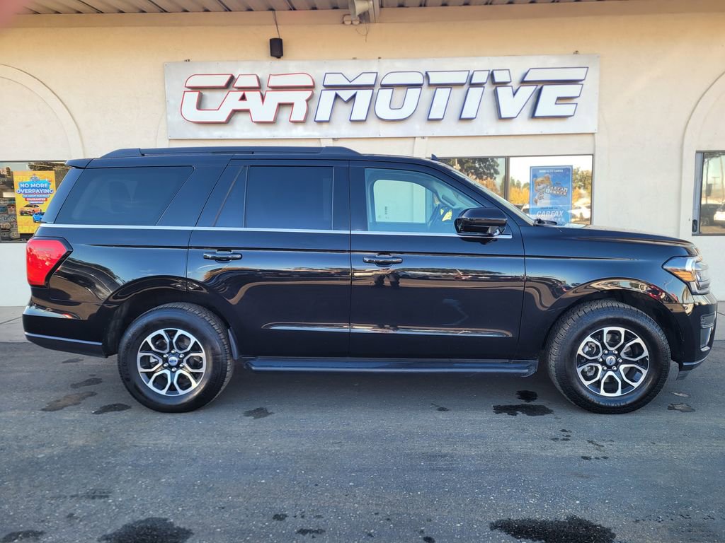 Used 2024 Ford Expedition XLT image 2