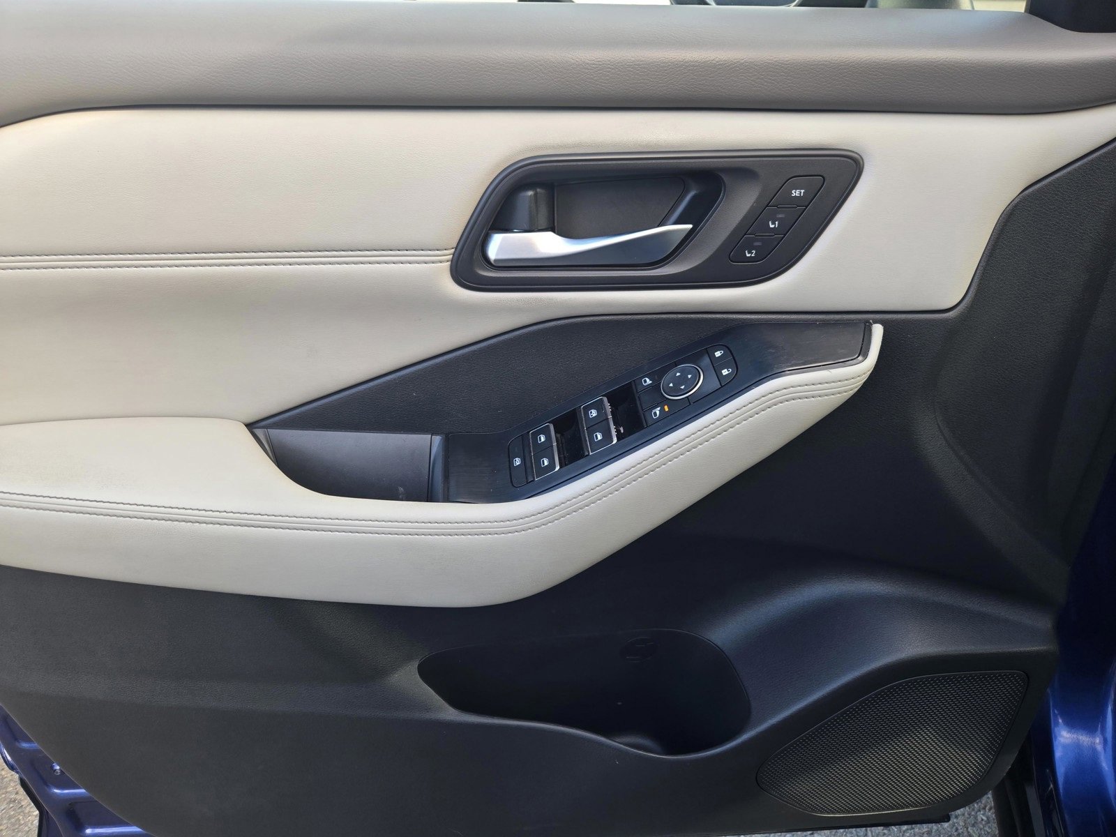 Used 2022 Nissan Rogue SL w/ SL Premium Package image 19