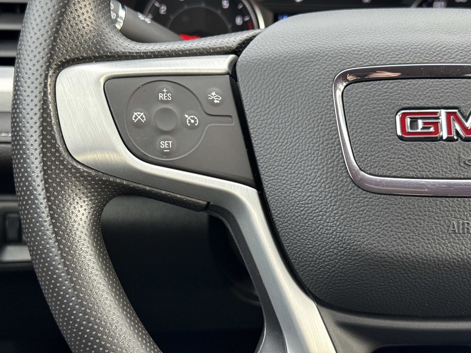 Used 2023 GMC Acadia SLE image 8