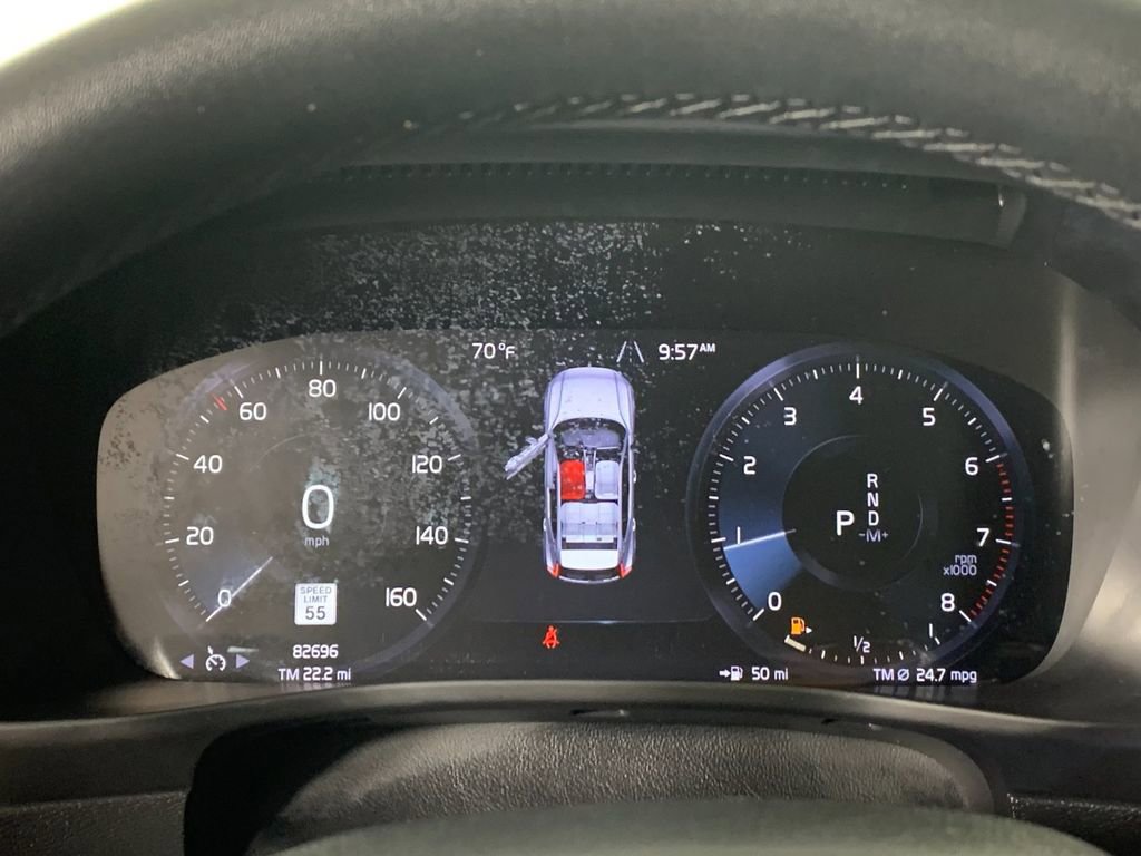 Used 2022 Volvo XC40 T5 Momentum image 23