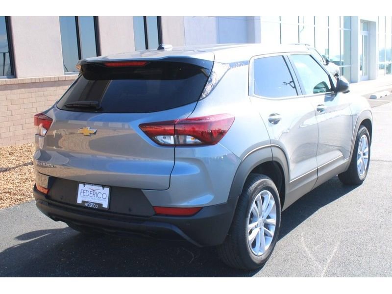 Used 2024 Chevrolet TrailBlazer LS w/ LS Convenience Package image 3