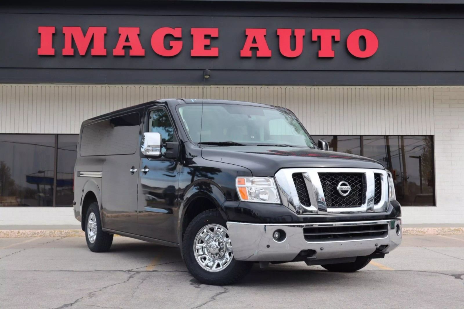Used 2021 Nissan NV 3500 SL image 1
