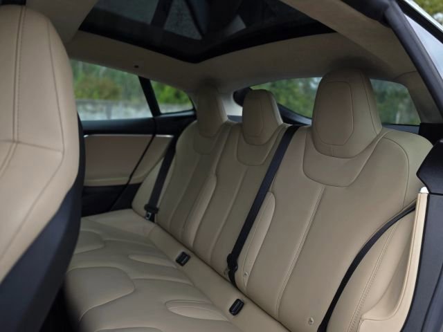 Used 2015 Tesla Model S 85D image 33