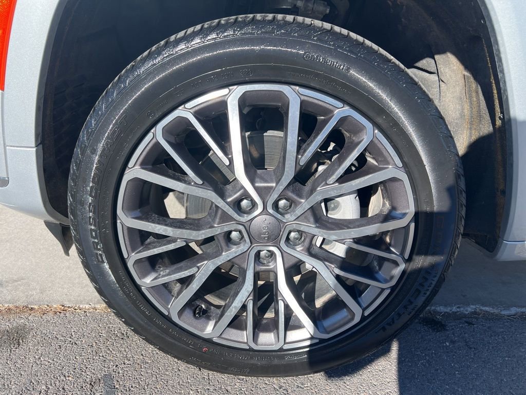 Used 2024 Jeep Grand Cherokee L Summit AWD/4WD image 9