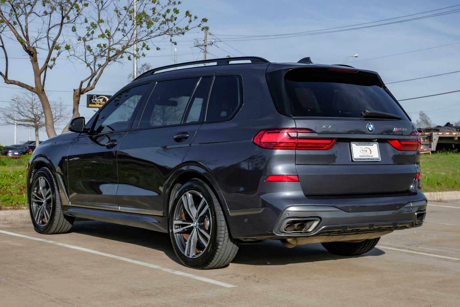 Used 2021 BMW X7 M50i w/ Executive Package image 13