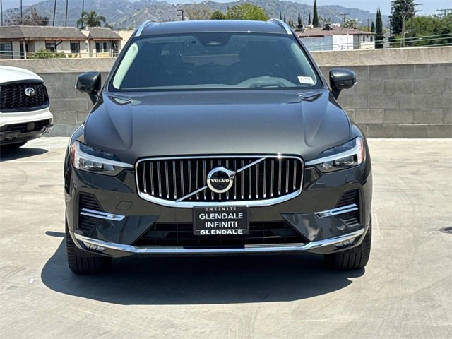 Used 2022 Volvo XC60 B5 Inscription image 2