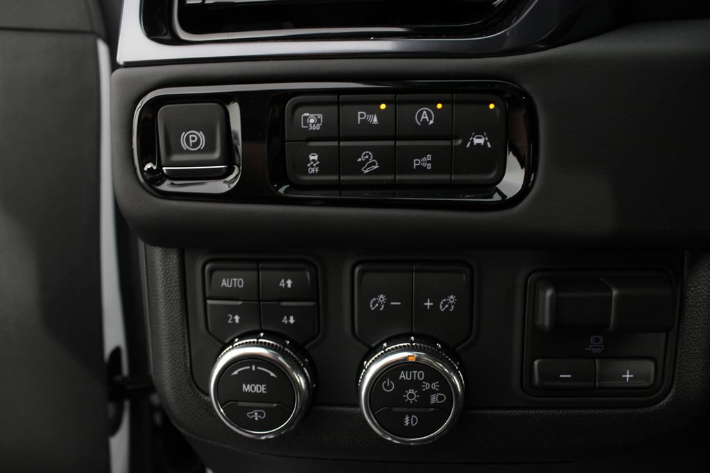 New 2026 GMC Yukon XL AT4 Ultimate AWD/4WD image 10