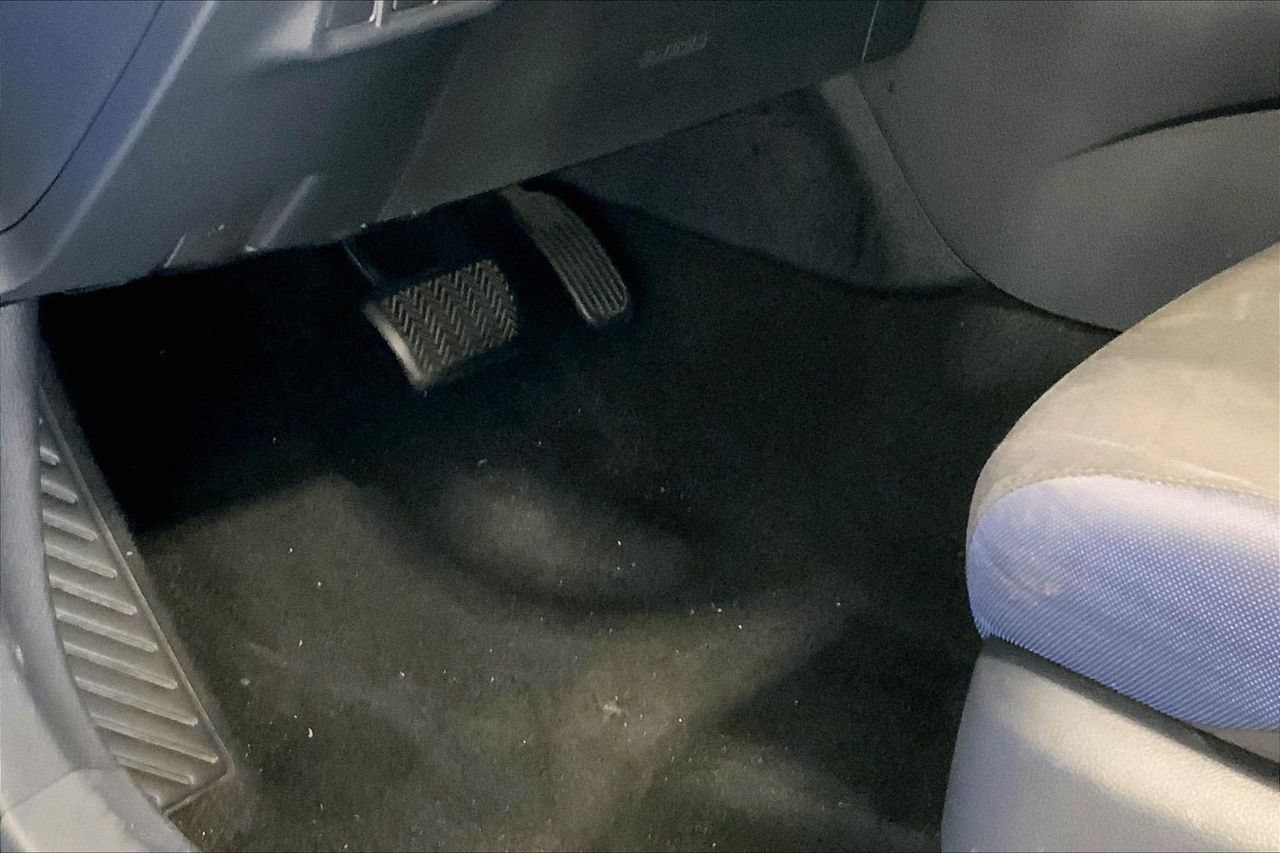 Used 2022 Toyota C-HR XLE FWD image 22