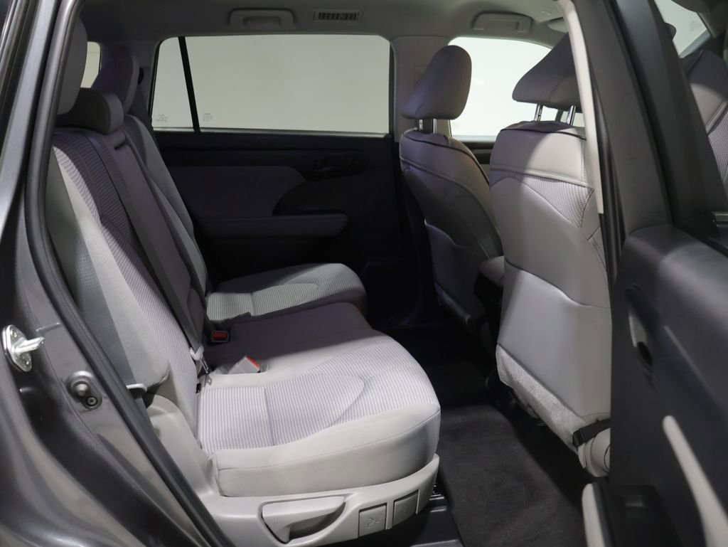 Used 2023 Toyota Highlander LE FWD image 20