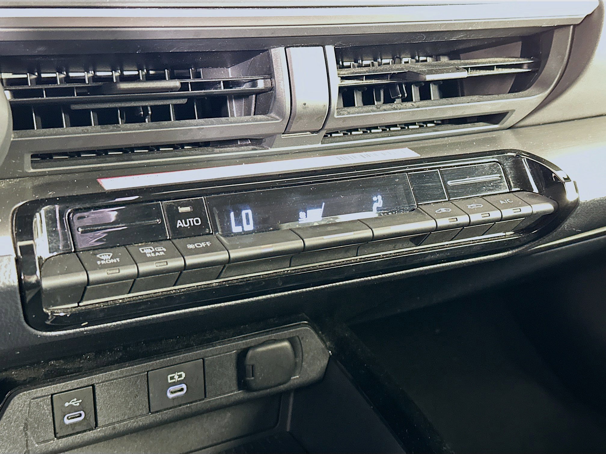 Used 2024 Toyota Prius LE image 23