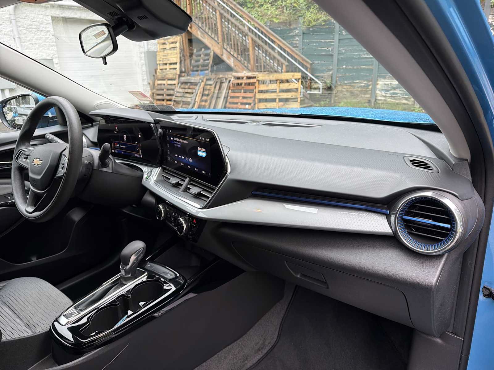 Used 2025 Chevrolet Trax LT FWD image 28