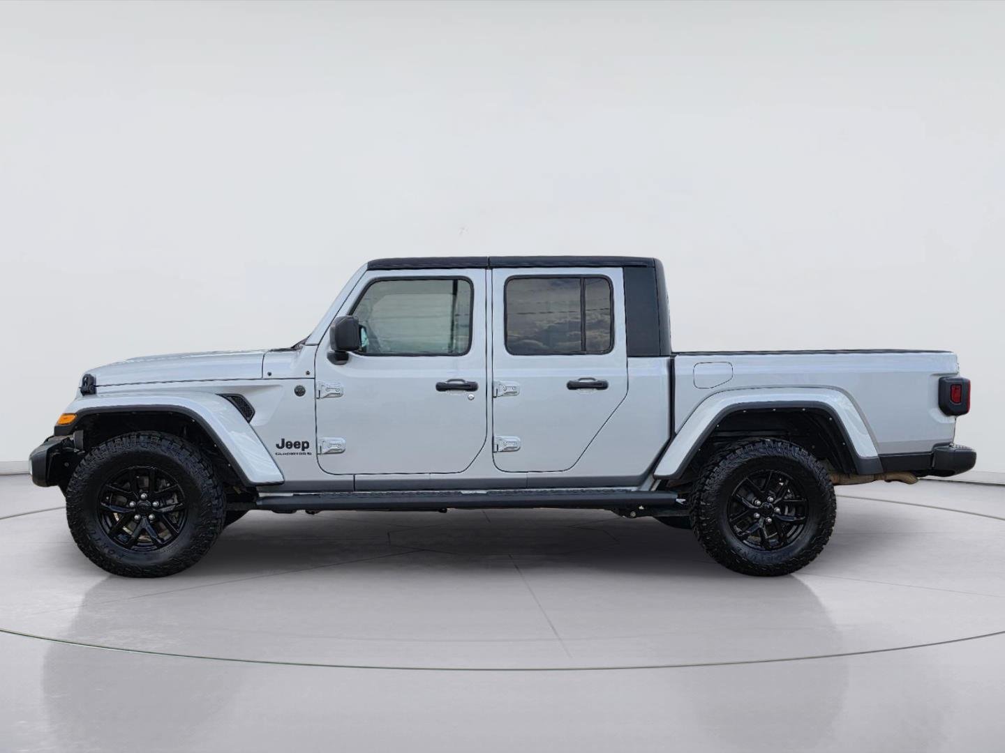 Used 2023 Jeep Gladiator Sport AWD/4WD image 2
