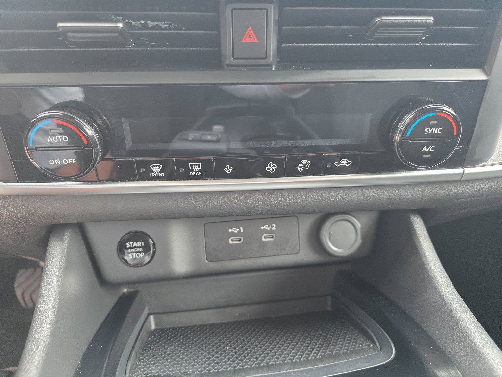 Used 2025 Nissan Rogue SV FWD image 20