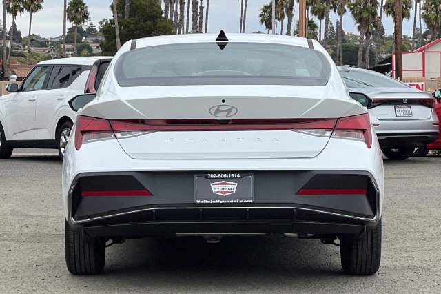 New 2026 Hyundai Elantra SE FWD image 7