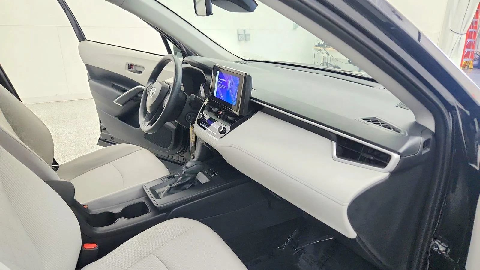 Used 2026 Toyota Corolla Cross L FWD image 28