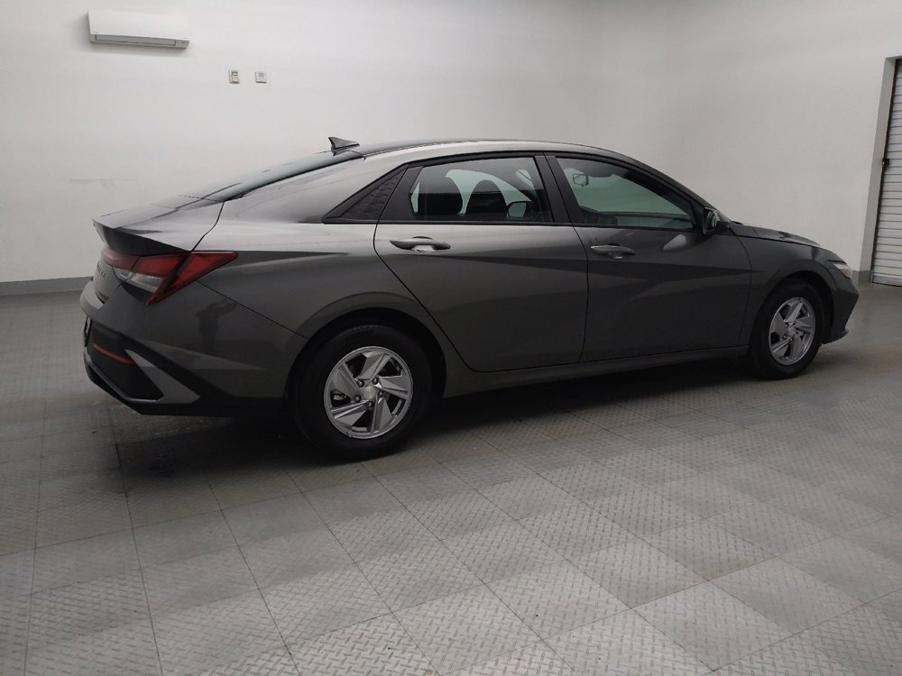 Used 2025 Hyundai Elantra SE image 10