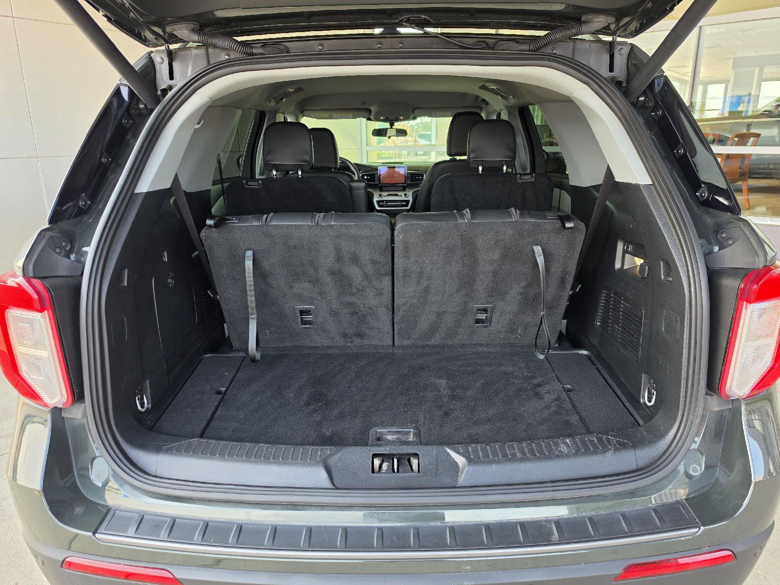 Used 2024 Ford Explorer XLT w/ Equipment Group 202A AWD/4WD image 5