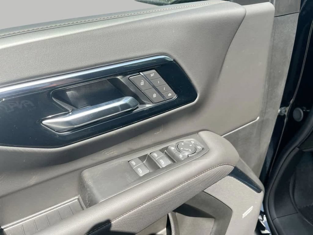 New 2026 Chevrolet Suburban High Country AWD/4WD image 16